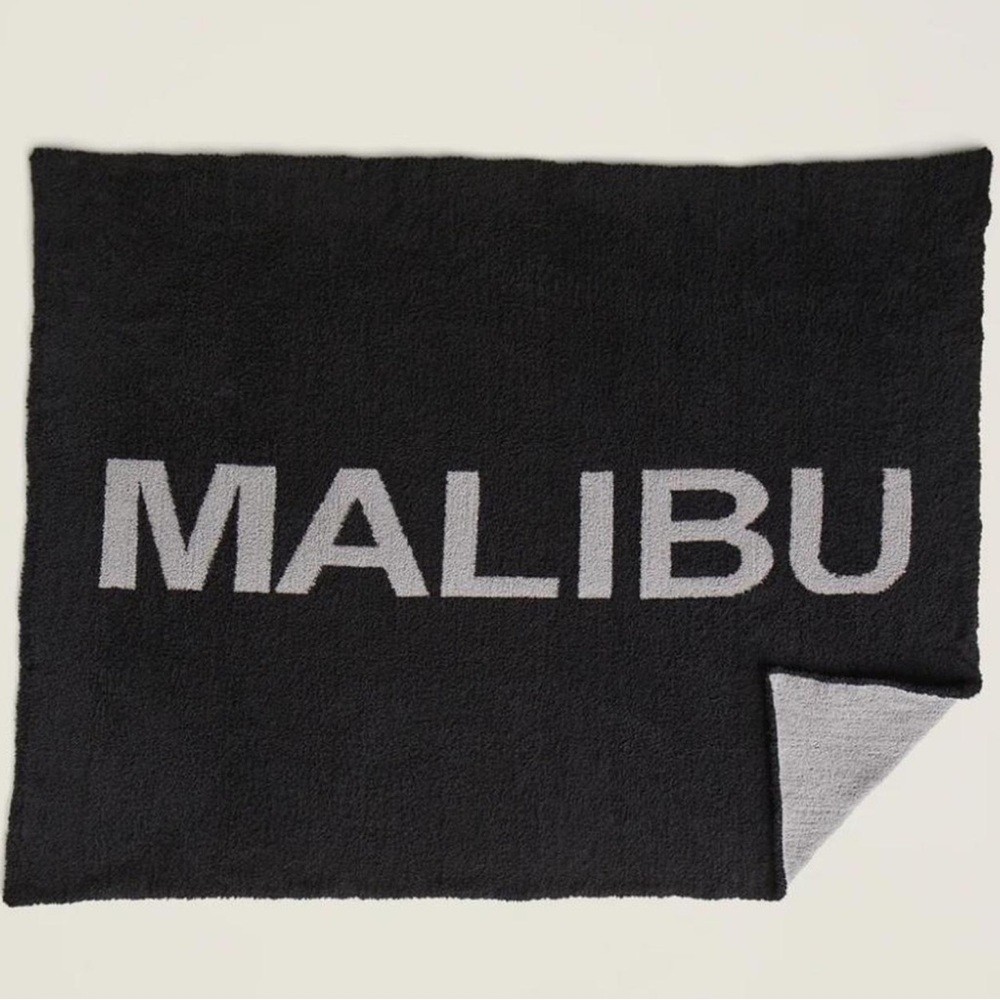 Malibu cozy chic barfootdreams blanket Size - 50" x 65